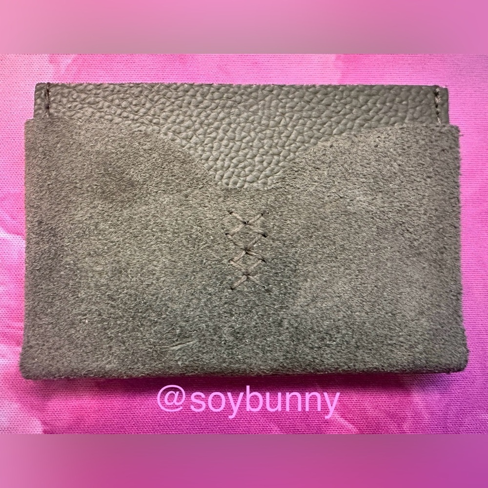 🐰 Anthropologie Yarrow Card Case (NWOT; Green/Gold) - Picture 2 of 8